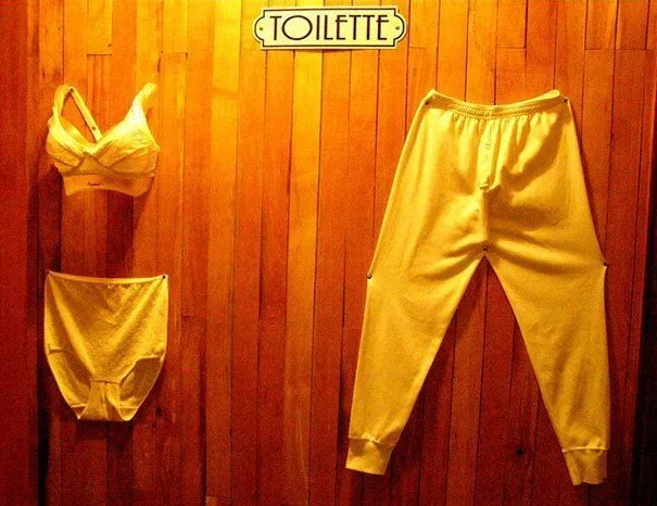 20 Tanda Toilet Paling Kreatif di Dunia. Ada yang Lucu, Ada Juga yang Nyindir Cewek Banget 30