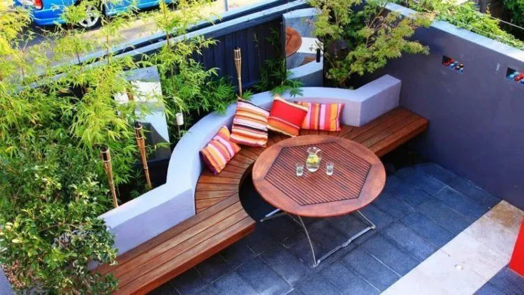 Nggak Punya Cukup Lahan? 17 Ide Taman Mungil Ini Bisa Dicoba Demi Rumah Masa Depan 21