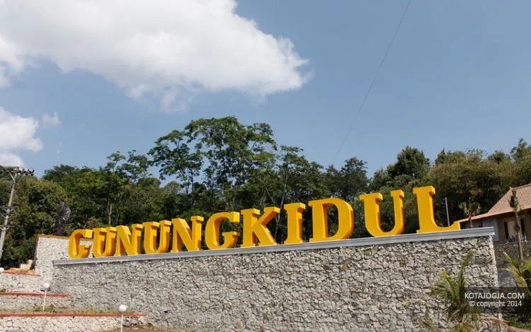 Di Balik Eksotisnya Pantai-Pantai Gunungkidul, Ternyata Kawasan Ini Jadi Tempat Favorit Bunuh Diri Lho! 8