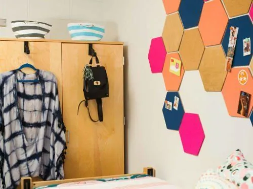 Mari Berkreasi! 25 Hiasan Kamar Kost Anti Mainstream Ini Bisa Kamu Bikin Sendiri 36