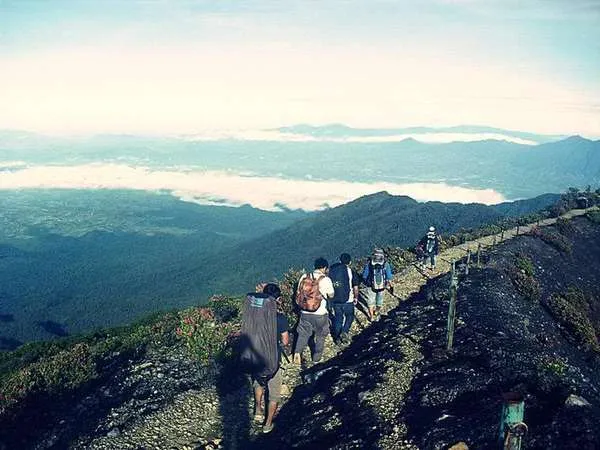 Per 1 Agustus, Gunung Gede-Pangrango Tertutup Bagi Pendaki. Nggak Bisa 17an di Sana Tahun Ini!