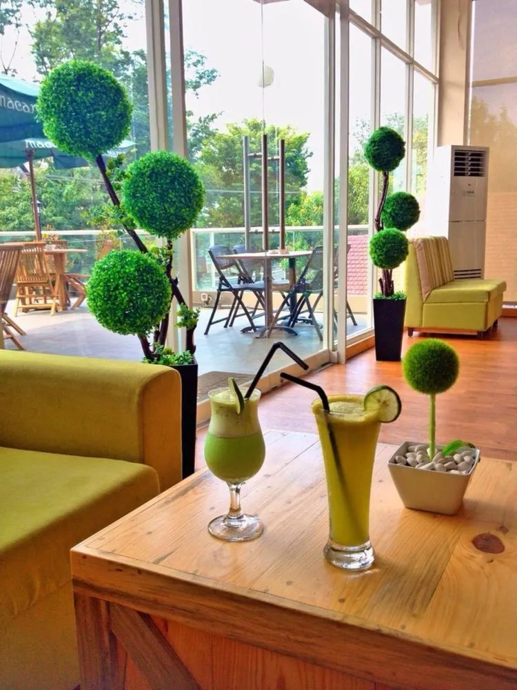 12 Cafe Instagrammable Ini Bisa Jadi Tujuanmu di Semarang! Cocok Buat Nongkrong Bareng Teman 21