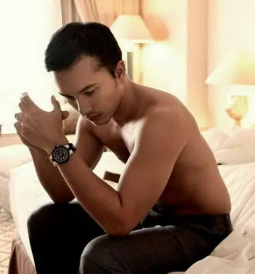 9 Seleb Cowok Berdada Seksi yang Bikin Cewek Ingin Menjadikannya Tempat Bersandar, Aduduh ~ 10