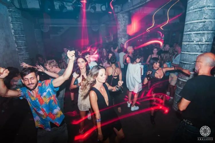 8 Alasan Kenapa Kamu Perlu Mencoba Ikut Clubbing, Setidaknya Sekali Agar Hidup Jadi Lebih Baik 15