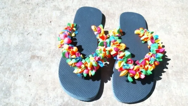 DIY Sandal Jepit Kreasi yang Nggak Ada di Toko. Tadinya Murahan Jadi Naik Levelnya 18