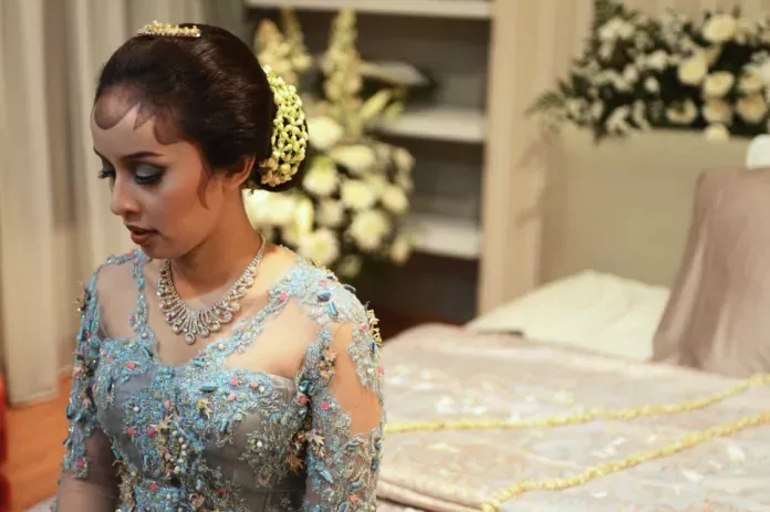 Pernikahan Adat: Jangan Mengaku Gadis Jawa Kalau Kamu Tak Tahu Acara Malam Midodareni! 12