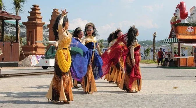 Pernikahan Adat: Jangan Mengaku Gadis Jawa Kalau Kamu Tak Tahu Acara Malam Midodareni! 9