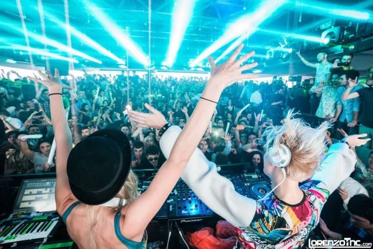 8 Alasan Kenapa Kamu Perlu Mencoba Ikut Clubbing, Setidaknya Sekali Agar Hidup Jadi Lebih Baik 14