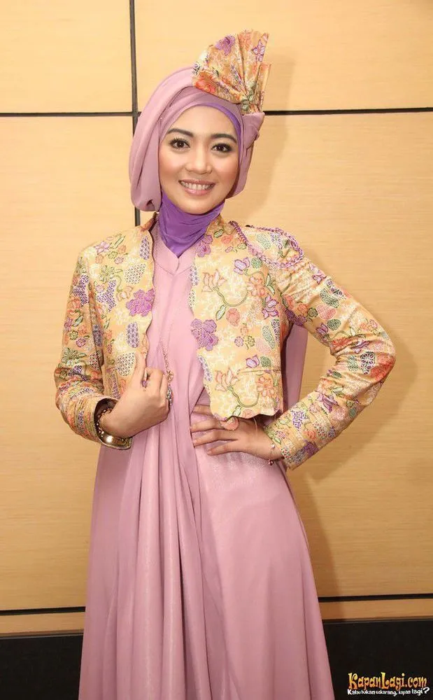 Simak Metamorfosa 6 Seleb Ini: Dari Hijabers Menjelma Menjadi Syar'I, Siapa Tahu Kamu Terinspirasi 20