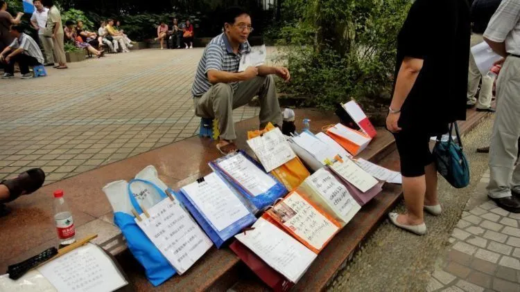 2 Pasar Ini Memperdagangkan Hal yang Tak Terduga. Yuk Disimak Keunikannya! 7