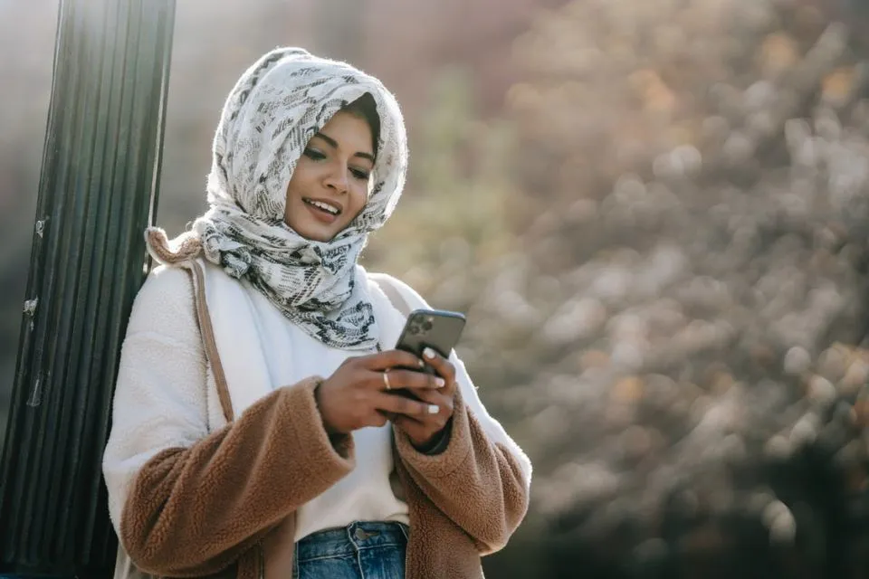 Meski Kamu Jarang Ngirim Uang Bulanan, 12 Cara ini Bisa Bikin Ibumu Bahagia dan Makin Sayang 13