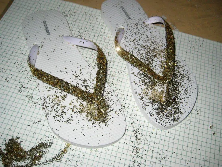 DIY Sandal Jepit Kreasi yang Nggak Ada di Toko. Tadinya Murahan Jadi Naik Levelnya 21