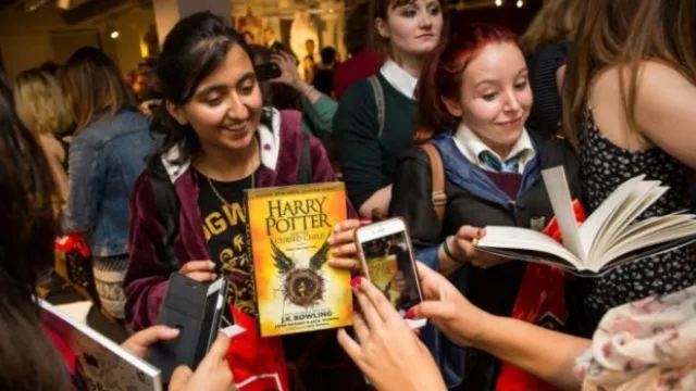 Bersoraklah Wahai Pembaca Setia Harry Potter, Buku Seri Kedelapan Akhirnya Terbit! 7