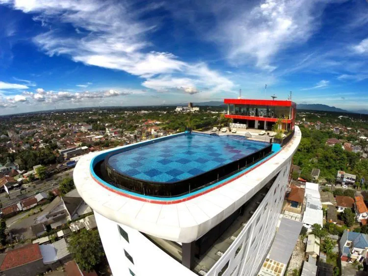 10 Kolam Renang Infinity dengan Pemandangan Terbaik. Nikmati Bersama Pasangan Tambah Asik! 20