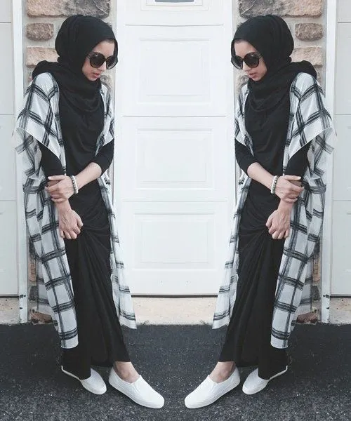 Simak 7 Cara Ini Agar Pakaian Tipis Kamu Nggak Menerawang. Cewek Berhijab Wajib Tahu