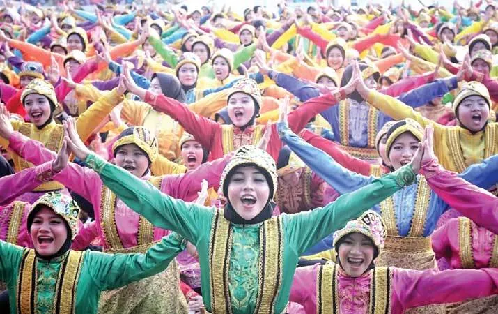Tari Saman yang Tersohor itu Ternyata Bukan Saman Lho, tapi Ratoeh Jaroe. Nggak Percaya, Ini Buktinya! 6