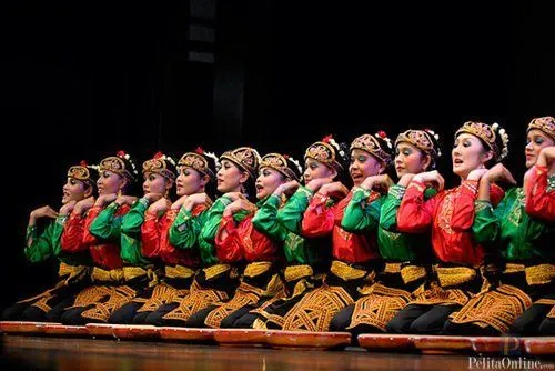 Tari Saman yang Tersohor itu Ternyata Bukan Saman Lho, tapi Ratoeh Jaroe. Nggak Percaya, Ini Buktinya! 8