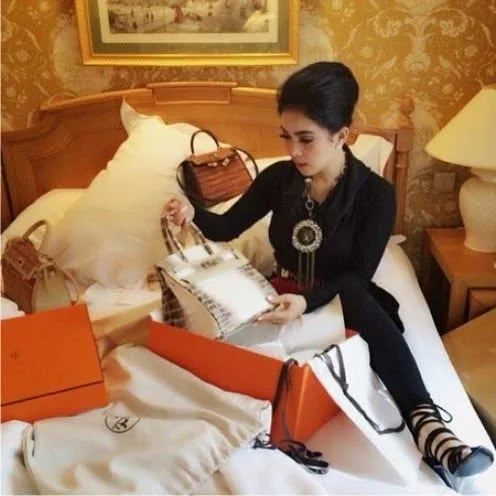 9 Hal Ini Cuma Bisa Kamu Lakukan Kalau Kamu Adalah Syahrini, Yah Kita Sih Nggak Terlalu Ngarep 18