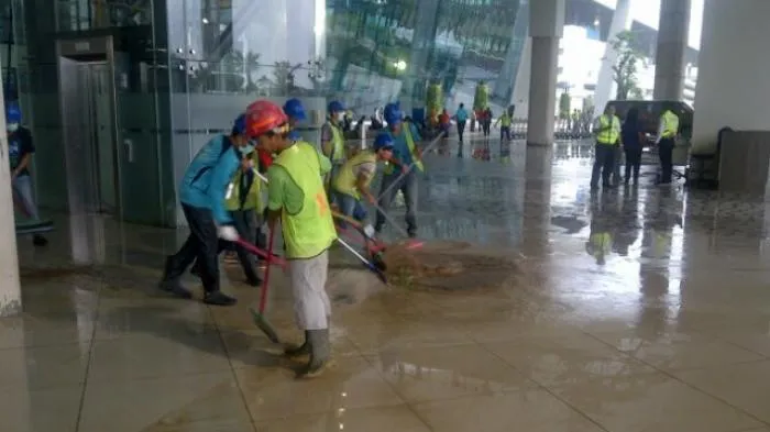 Terminal Bandara Bertaraf Internasional, Digadang-Gadang Mampu Jadi Saingan, tapi Kalah Sama Hujan 6