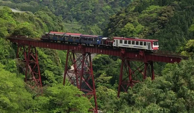 12 Jalur Kereta Paling Berbahaya Ini Bisa Bikin Adrenalinmu Terpacu. Tapi Keindahannya Bikin Candu! 18