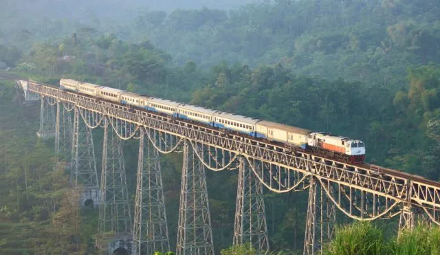 12 Jalur Kereta Paling Berbahaya Ini Bisa Bikin Adrenalinmu Terpacu. Tapi Keindahannya Bikin Candu! 19