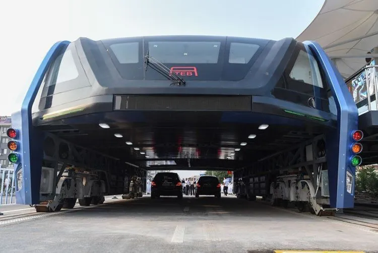 Transit Elevated Bus, Bus Raksasa Dan Terbesar Di Dunia. Hadir Jadi Solusi Macet di China! 9
