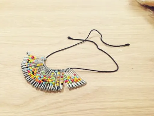 19 Cara Membuat Aksesoris Kalung Sendiri, Mudah Dipraktikkan, Kok! 25