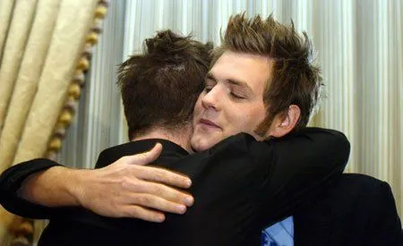 9 Polah Generasi 90-an Menggilai Westlife, Penggemar One Direction Kekinian Ngerasain Juga Nggak Ya? 18