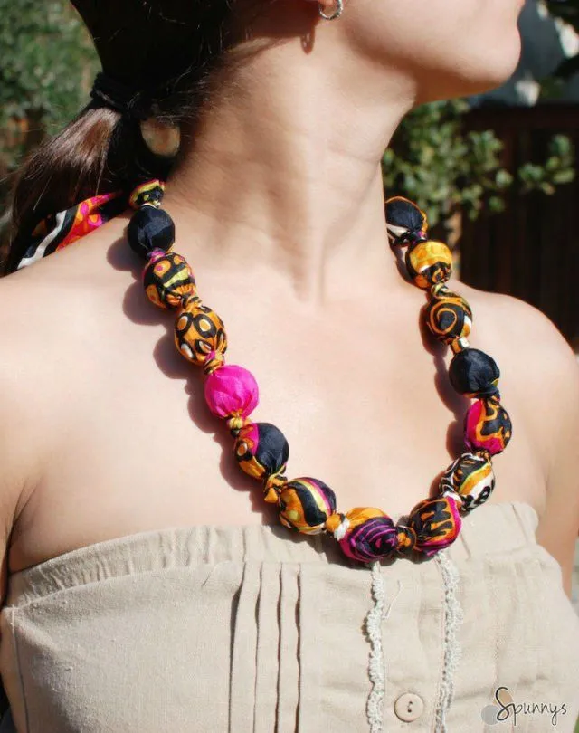 19 Cara Membuat Aksesoris Kalung Sendiri, Mudah Dipraktikkan, Kok! 36