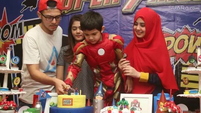 Para Selebriti Ini Membuktikan Kalau Akrab Sama Mantan Itu Hal yang Memungkinkan, Kenapa Kamu Tidak? 9