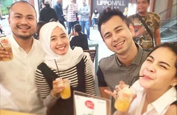 Para Selebriti Ini Membuktikan Kalau Akrab Sama Mantan Itu Hal yang Memungkinkan, Kenapa Kamu Tidak? 8