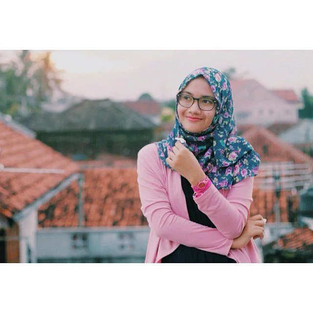 Ini 10 Alasan yang Bikin Cewek Ngerasa Harus Stalking Mantan dari Pacarnya. Cowok Nggak Usah Kaget 15
