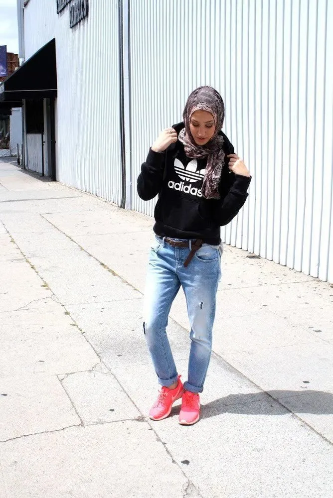 10 Inspirasi Pakaian Hijab Sporty Sekaligus Sopan untuk Kamu si Tomboy yang Aktif! 11