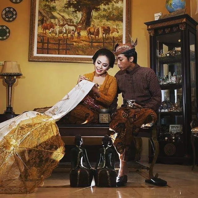16 Inspirasi Foto Prewedding Bertemakan Tradisional! Berkesan Arif Dan Berbudaya! 30
