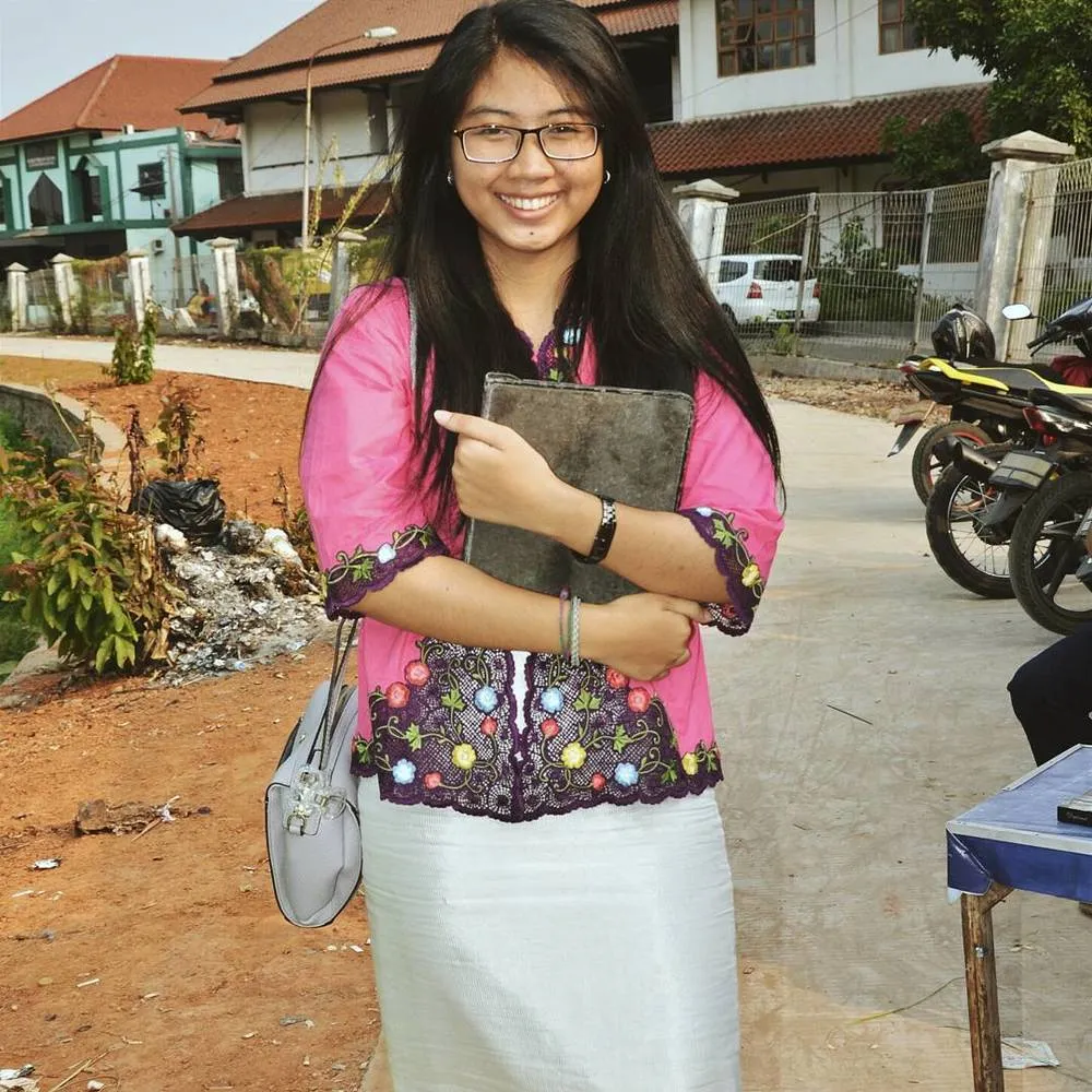 Ini 10 Alasan yang Bikin Cewek Ngerasa Harus Stalking Mantan dari Pacarnya. Cowok Nggak Usah Kaget 12