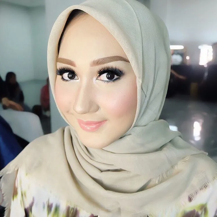 Seperti Apa Rupa 15 Seleb Ini dalam Kondisi Tanpa Make-Up? Mungkin Kamu Justru Makin Kesengsem 53