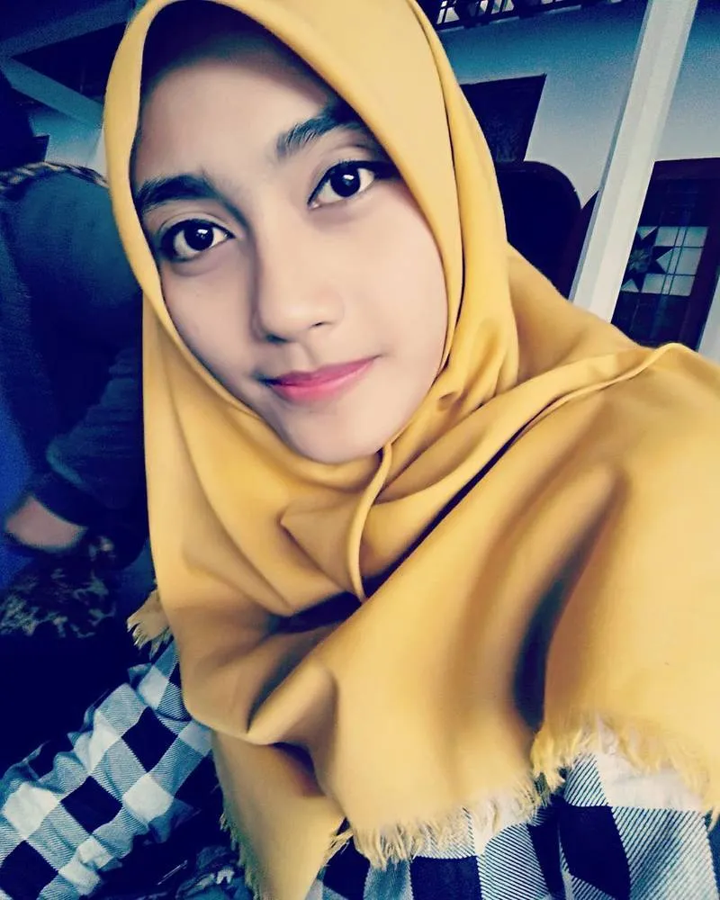 Ini 10 Alasan yang Bikin Cewek Ngerasa Harus Stalking Mantan dari Pacarnya. Cowok Nggak Usah Kaget 14