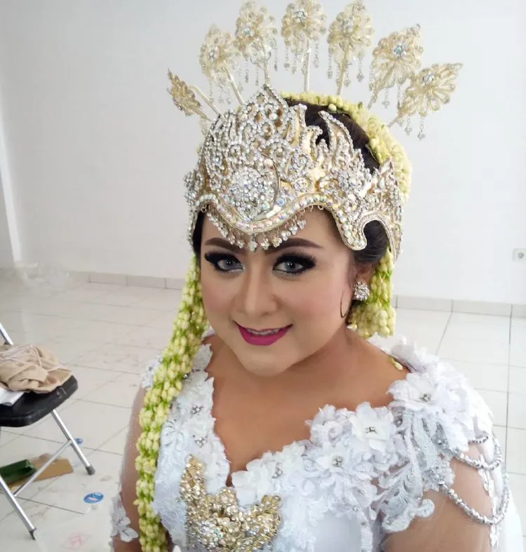Jangan Ngaku Orang Pasundan Kalau Kamu Nggak Tahu Makna Di Balik Riasan Pengantin Sunda Siger 8