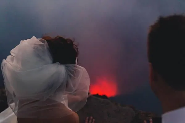 13 Foto Prewedding Ini Diambil dengan Menantang Bahaya. Cocok Buat Kamu yang Adrenaline Junkie! 24