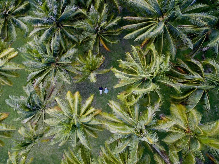 16 Foto Prewedding Unik nan Romantis yang Diambil dengan Drone, Yakin Nggak Kepingin? 31