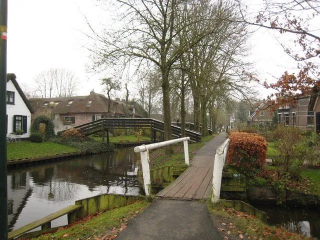 Perkenalkan, Desa Giethoorn, Negeri Dongeng dari Belanda. Desa yang Tak Punya Jalan Sama Sekali! 19
