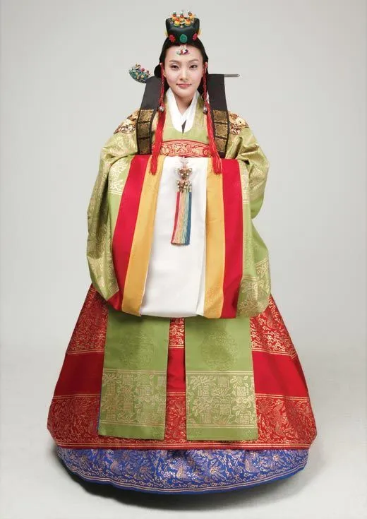 Intip Bermacam Gaun Pernikahan Tradisional dari Asia Yuk, Indonesia pun Tak Kalah Cantik Lho! 15