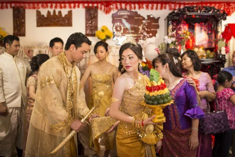 Intip Bermacam Gaun Pernikahan Tradisional dari Asia Yuk, Indonesia pun Tak Kalah Cantik Lho! 22