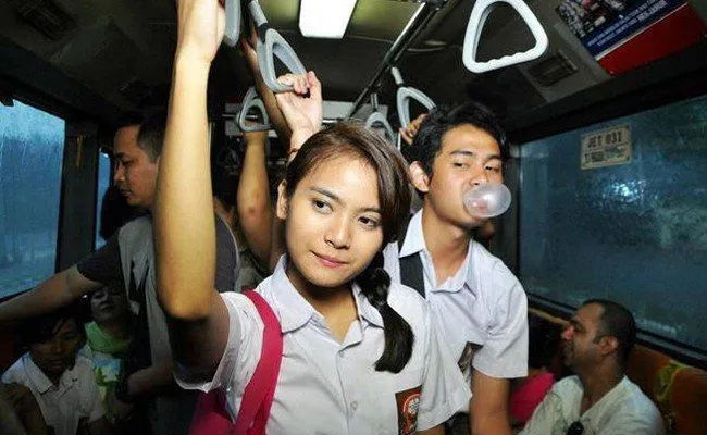 Hal-hal Konyol Ini Pasti Dulu Sering Kamu Lakukan Pas Naksir Orang. Udah Ngaku Aja