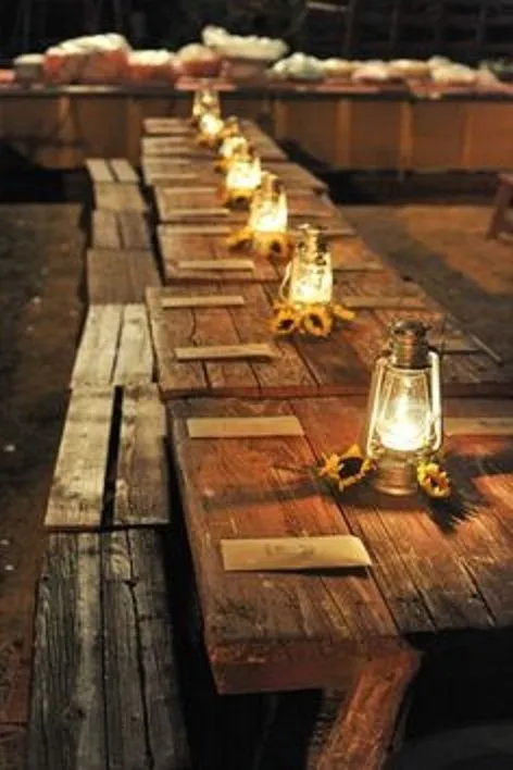 15 Inspirasi Tatanan Lampu Cantik di Pernikahan Outdoor, Murah Meriah Tapi Bikin Resepsimu Naik Kelas 18
