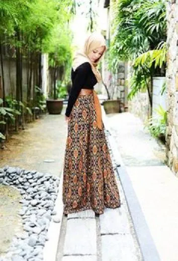 Agar Kondanganmu Tak Begitu-gitu Saja, Simak 12 Padu Padan Batik untuk Kamu yang Berhijab! 15
