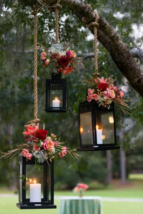 15 Inspirasi Tatanan Lampu Cantik di Pernikahan Outdoor, Murah Meriah Tapi Bikin Resepsimu Naik Kelas 19