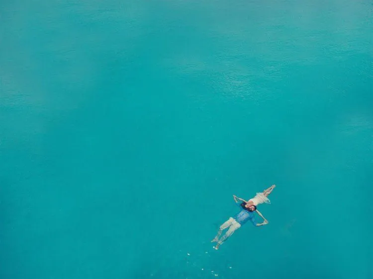 16 Foto Prewedding Unik nan Romantis yang Diambil dengan Drone, Yakin Nggak Kepingin? 26