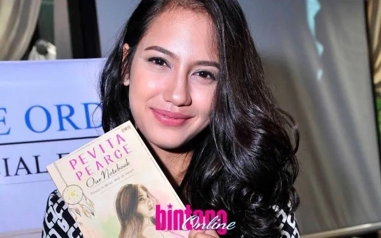 Seperti Apa Rupa 15 Seleb Ini dalam Kondisi Tanpa Make-Up? Mungkin Kamu Justru Makin Kesengsem 41