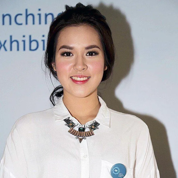 Seperti Apa Rupa 15 Seleb Ini dalam Kondisi Tanpa Make-Up? Mungkin Kamu Justru Makin Kesengsem 37